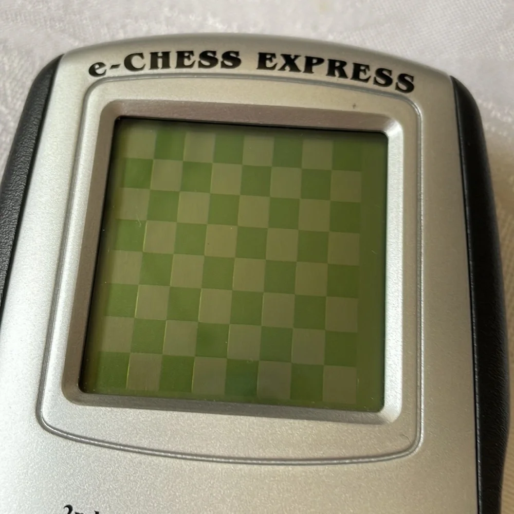 Excalibur electronics e-chess express game handheld pocket portable